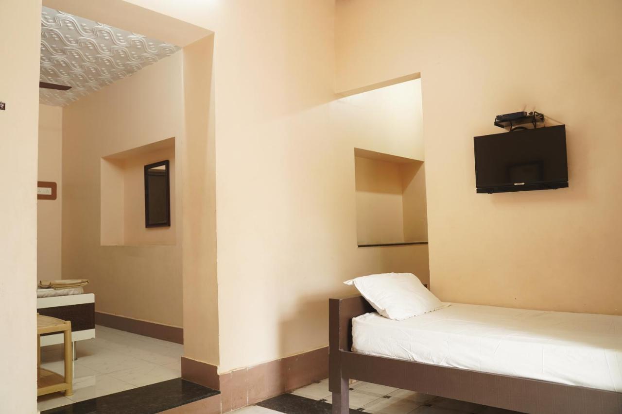 Sowmya Lodge Tiruchirappalli Exterior foto
